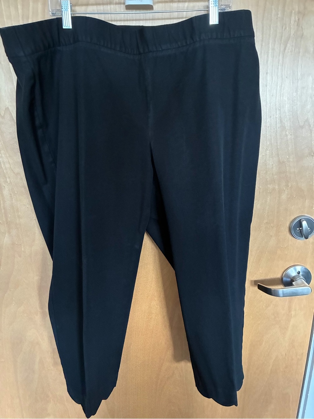 Talbots Black Pull-On Capris pants with scalloped hem.  Size 22W